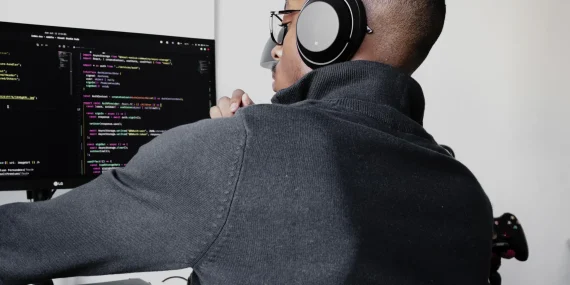 Google, yapay zeka kullanan siyasi reklamlar için otomatik açıklamalar oluşturacak