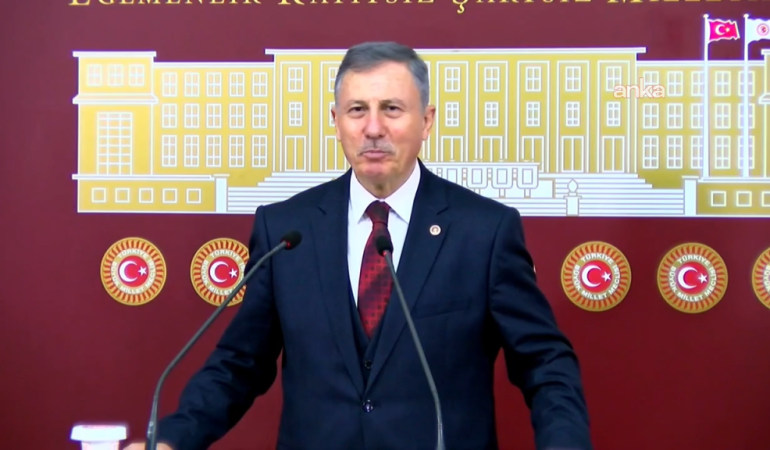 Selçuk Özdağ’dan, emekli ikramiyesinin asgari ücret seviyesine çıkarılması için kanun teklifi