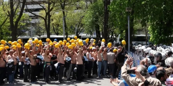 Hak mücadelesini kazanan madenciler sendikalara seslendi: Emeklilerinize sahip çıkın