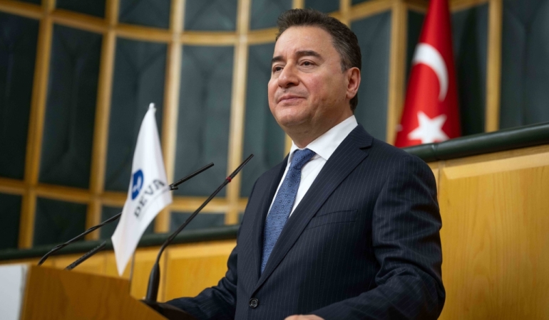 Babacan: Kemer sıkmak istiyorsanız işçiden, memurdan, emekliden değil devlet harcamalarından başlatın