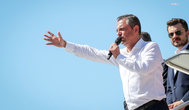 Özgür Özel: Bugün emekli ikramiyesiyle koçun bir budunu alamıyor