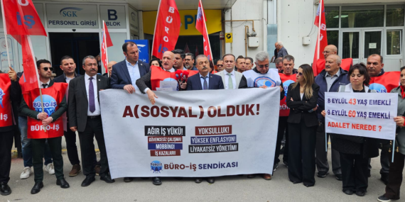 Birleşik Kamu-İş, SGK Emeklilik Hizmetleri Genel Müdürlüğü önünde açıklama yaptı