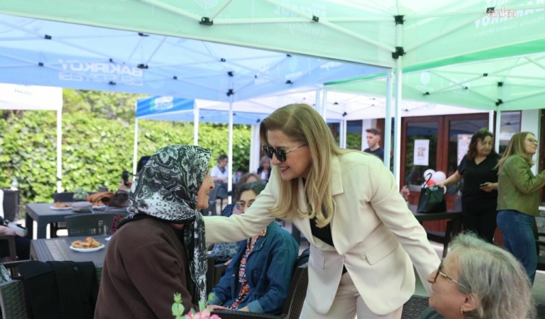 Ataköy Emekliler Evi’nde Anneler Günü: Üç kuşak bir araya geldi