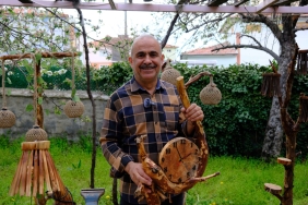 AA-20260506-41301807-41301803-DOGADAN_TOPLADIGI_AGAC_PARCALARINI_DEKORATIF_URUNLERE_DONUSTURUYOR-1024x683